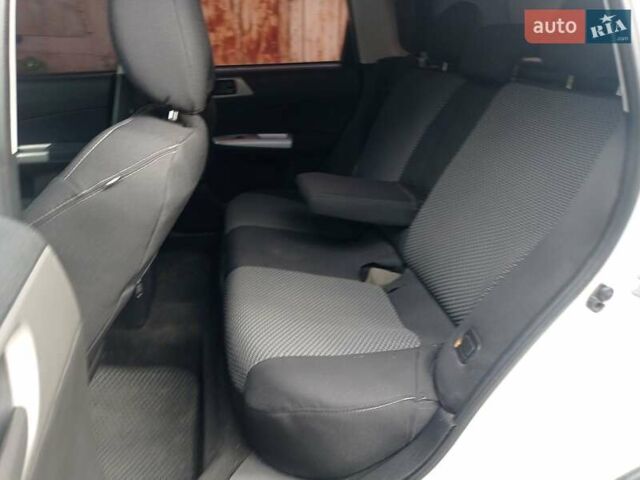 Білий Субару Forester, об'ємом двигуна 2 л та пробігом 310 тис. км за 6500 $, фото 4 на Automoto.ua