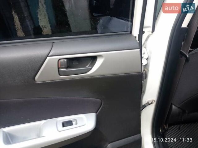 Білий Субару Forester, об'ємом двигуна 2 л та пробігом 310 тис. км за 6500 $, фото 3 на Automoto.ua