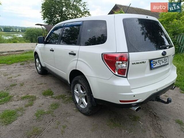Белый Субару Форестер, объемом двигателя 2 л и пробегом 230 тыс. км за 10000 $, фото 8 на Automoto.ua