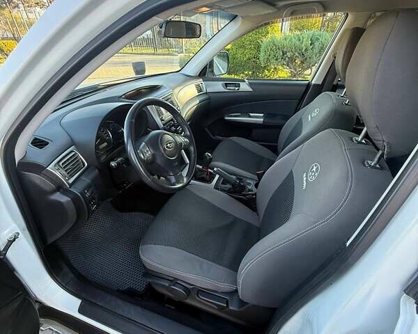Білий Субару Forester, об'ємом двигуна 1.99 л та пробігом 171 тис. км за 8900 $, фото 3 на Automoto.ua