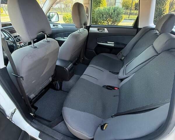 Білий Субару Forester, об'ємом двигуна 1.99 л та пробігом 171 тис. км за 8900 $, фото 5 на Automoto.ua