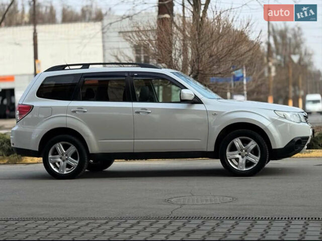 Субару Форестер 2010 в Харькове на Automoto.ua Белый Субару Форестер, объемом двигателя 1.99 л и пробегом 227 тыс. км за 7500 $, фото 2 на Automoto.ua