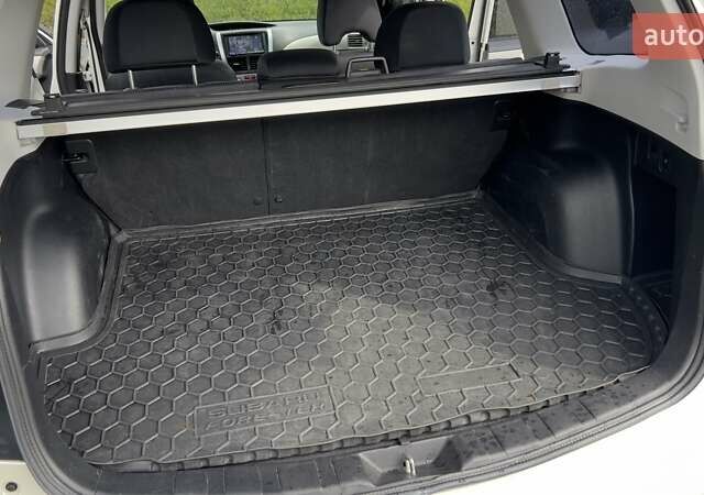 Білий Субару Forester, об'ємом двигуна 2 л та пробігом 134 тис. км за 10500 $, фото 31 на Automoto.ua
