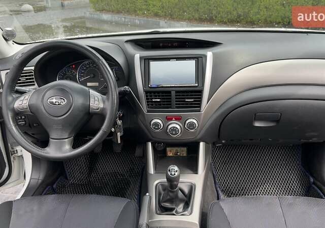 Білий Субару Forester, об'ємом двигуна 2 л та пробігом 134 тис. км за 10500 $, фото 38 на Automoto.ua