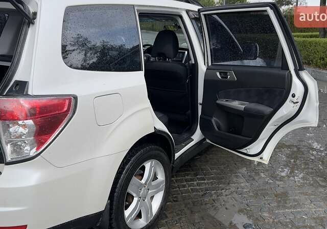 Білий Субару Forester, об'ємом двигуна 2 л та пробігом 134 тис. км за 10500 $, фото 33 на Automoto.ua