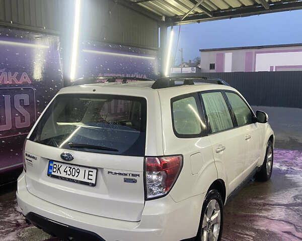 Білий Субару Forester, об'ємом двигуна 2 л та пробігом 370 тис. км за 11700 $, фото 4 на Automoto.ua