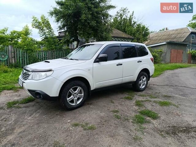 Белый Субару Форестер, объемом двигателя 2 л и пробегом 230 тыс. км за 10000 $, фото 5 на Automoto.ua