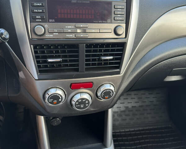 Белый Субару Форестер, объемом двигателя 2.5 л и пробегом 210 тыс. км за 8800 $, фото 3 на Automoto.ua