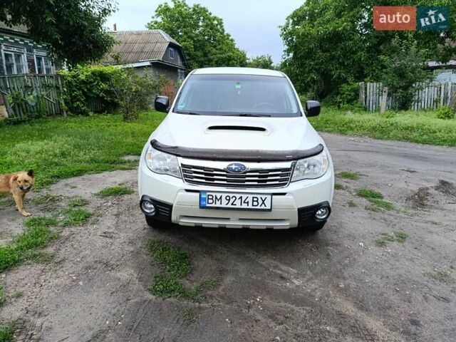 Белый Субару Форестер, объемом двигателя 2 л и пробегом 230 тыс. км за 10000 $, фото 3 на Automoto.ua