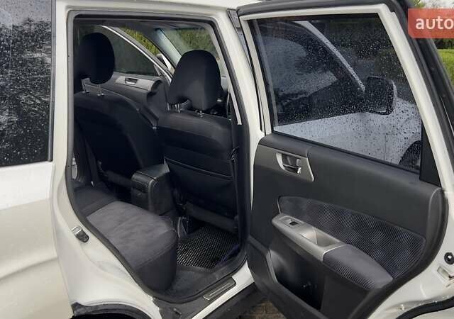 Білий Субару Forester, об'ємом двигуна 2 л та пробігом 134 тис. км за 10500 $, фото 32 на Automoto.ua