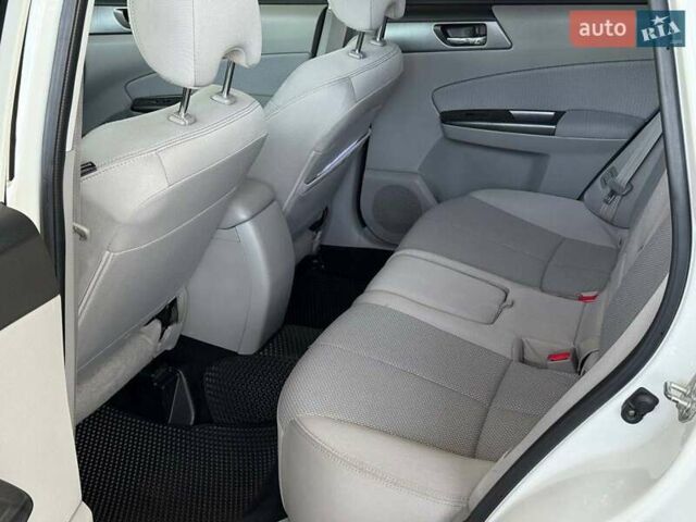 Білий Субару Forester, об'ємом двигуна 2.5 л та пробігом 176 тис. км за 8190 $, фото 12 на Automoto.ua