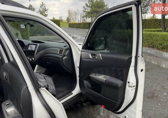 Білий Субару Forester, об'ємом двигуна 2 л та пробігом 134 тис. км за 10500 $, фото 34 на Automoto.ua