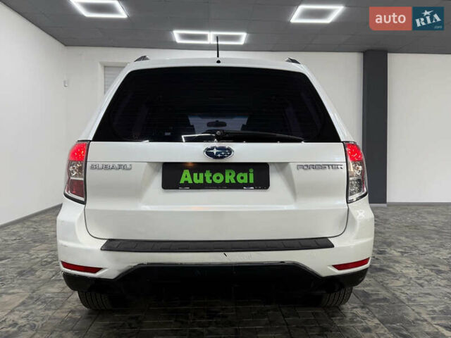 Белый Субару Форестер, объемом двигателя 1.99 л и пробегом 249 тыс. км за 8900 $, фото 4 на Automoto.ua