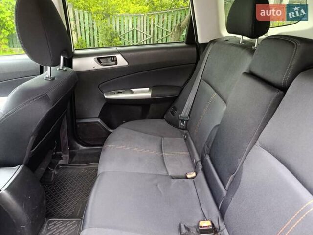 Белый Субару Форестер, объемом двигателя 2 л и пробегом 230 тыс. км за 10000 $, фото 12 на Automoto.ua