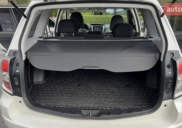 Білий Субару Forester, об'ємом двигуна 2 л та пробігом 134 тис. км за 10500 $, фото 28 на Automoto.ua