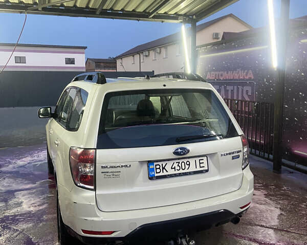 Білий Субару Forester, об'ємом двигуна 2 л та пробігом 370 тис. км за 11700 $, фото 2 на Automoto.ua