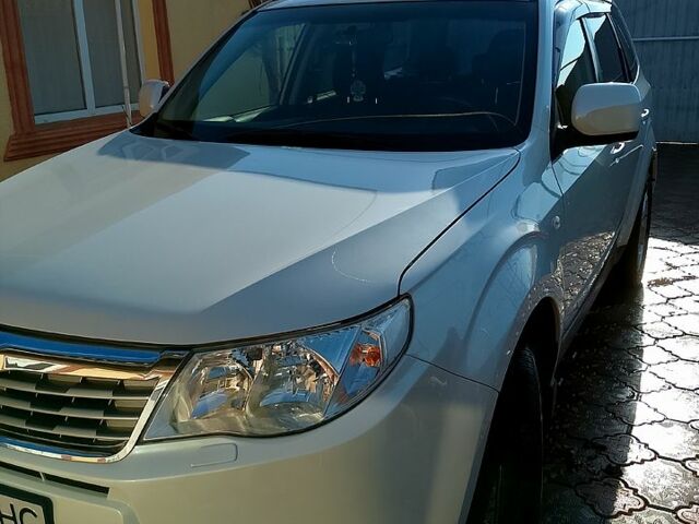 Білий Субару Forester, об'ємом двигуна 2 л та пробігом 170 тис. км за 9800 $, фото 1 на Automoto.ua