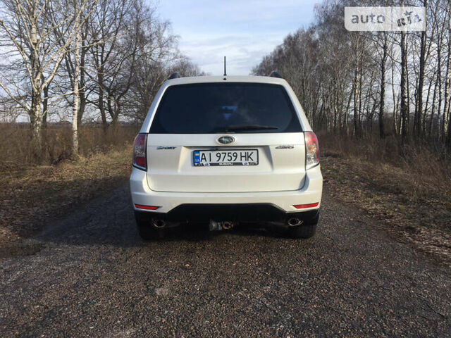 Білий Субару Forester, об'ємом двигуна 1.99 л та пробігом 246 тис. км за 9200 $, фото 4 на Automoto.ua