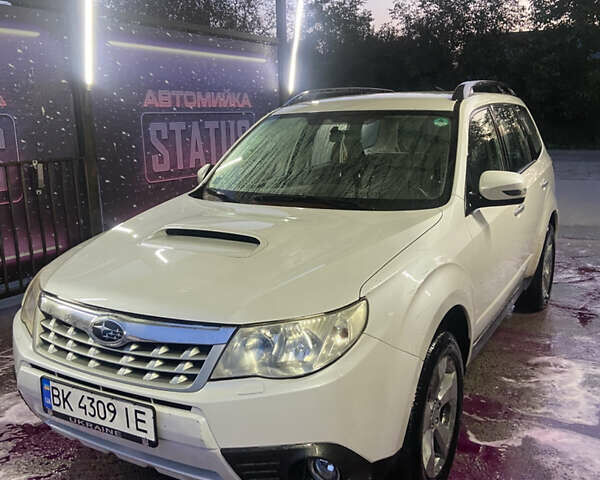 Білий Субару Forester, об'ємом двигуна 2 л та пробігом 370 тис. км за 11700 $, фото 1 на Automoto.ua