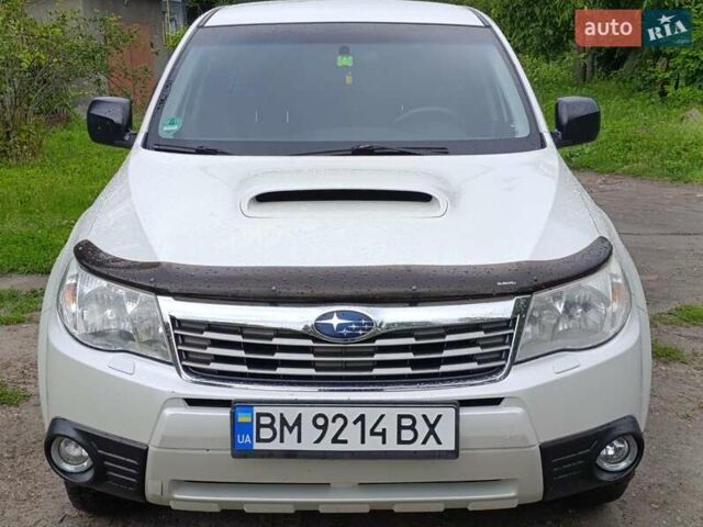 Белый Субару Форестер, объемом двигателя 2 л и пробегом 230 тыс. км за 10000 $, фото 1 на Automoto.ua
