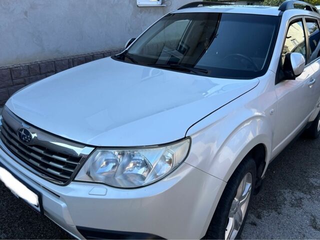 Білий Субару Forester, об'ємом двигуна 2 л та пробігом 208 тис. км за 9756 $, фото 2 на Automoto.ua