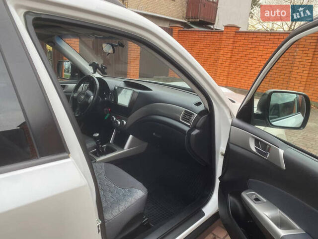 Білий Субару Forester, об'ємом двигуна 2 л та пробігом 250 тис. км за 7500 $, фото 12 на Automoto.ua
