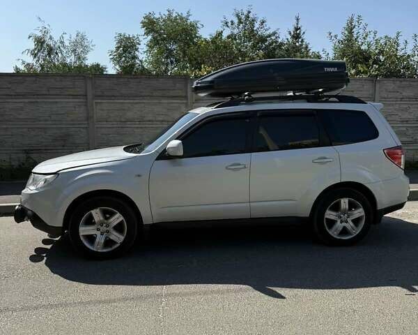 Белый Субару Форестер, объемом двигателя 1.99 л и пробегом 130 тыс. км за 10300 $, фото 2 на Automoto.ua