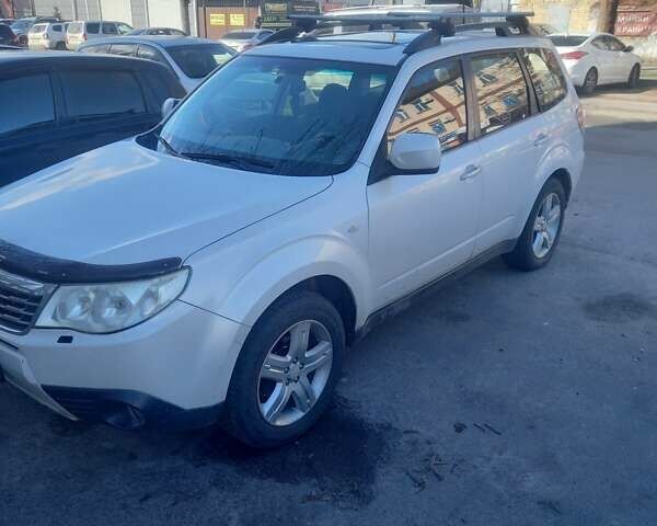 Білий Субару Forester, об'ємом двигуна 1.99 л та пробігом 260 тис. км за 8200 $, фото 1 на Automoto.ua