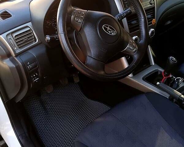 Белый Субару Форестер, объемом двигателя 2 л и пробегом 170 тыс. км за 9800 $, фото 7 на Automoto.ua