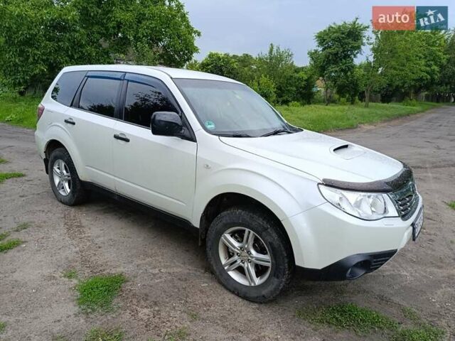 Белый Субару Форестер, объемом двигателя 2 л и пробегом 230 тыс. км за 10000 $, фото 6 на Automoto.ua