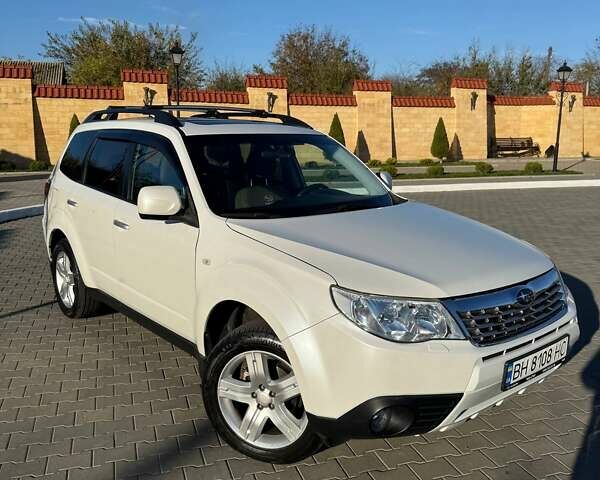 Білий Субару Forester, об'ємом двигуна 1.99 л та пробігом 171 тис. км за 8900 $, фото 1 на Automoto.ua