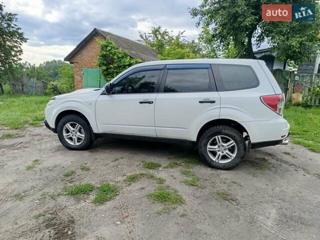 Белый Субару Форестер, объемом двигателя 2 л и пробегом 230 тыс. км за 10000 $, фото 9 на Automoto.ua