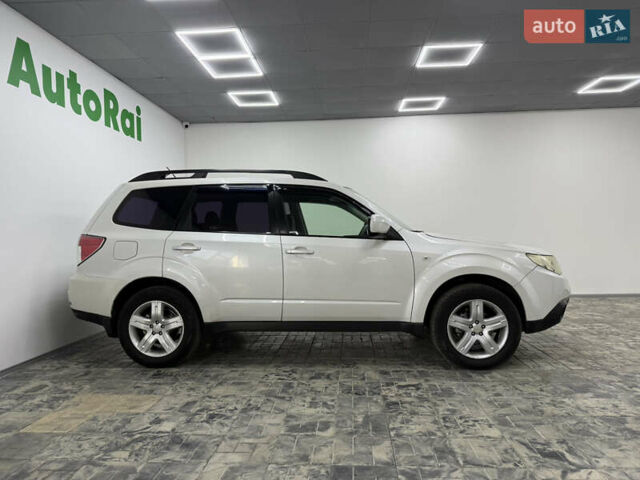 Белый Субару Форестер, объемом двигателя 1.99 л и пробегом 249 тыс. км за 8900 $, фото 2 на Automoto.ua