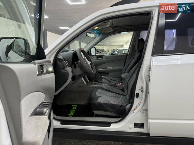 Белый Субару Форестер, объемом двигателя 1.99 л и пробегом 249 тыс. км за 8900 $, фото 16 на Automoto.ua