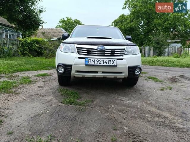 Белый Субару Форестер, объемом двигателя 2 л и пробегом 230 тыс. км за 10000 $, фото 4 на Automoto.ua