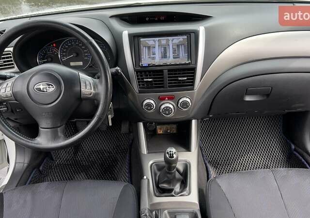Білий Субару Forester, об'ємом двигуна 2 л та пробігом 134 тис. км за 10500 $, фото 37 на Automoto.ua