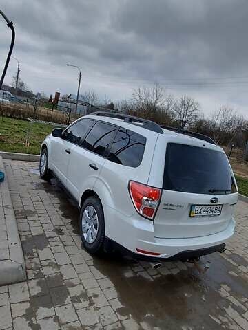 Білий Субару Forester, об'ємом двигуна 2 л та пробігом 240 тис. км за 9300 $, фото 2 на Automoto.ua