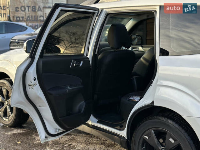 Білий Субару Forester, об'ємом двигуна 2 л та пробігом 203 тис. км за 10150 $, фото 38 на Automoto.ua