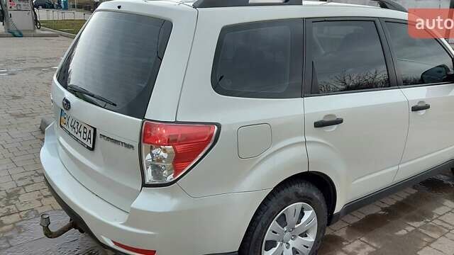 Білий Субару Forester, об'ємом двигуна 2 л та пробігом 240 тис. км за 9300 $, фото 4 на Automoto.ua