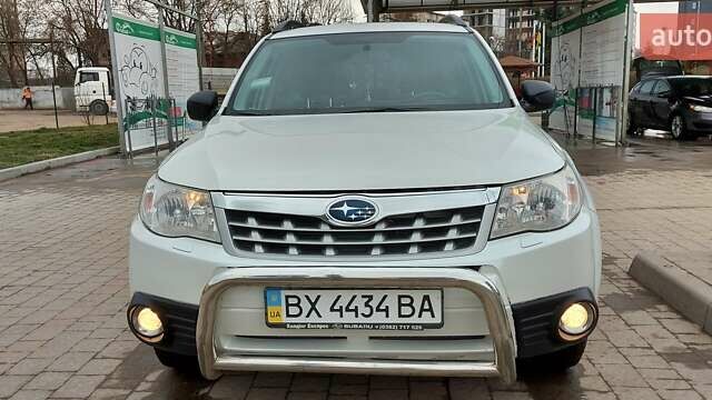 Білий Субару Forester, об'ємом двигуна 2 л та пробігом 240 тис. км за 9300 $, фото 1 на Automoto.ua