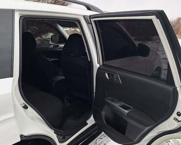 Білий Субару Forester, об'ємом двигуна 1.99 л та пробігом 273 тис. км за 8500 $, фото 7 на Automoto.ua