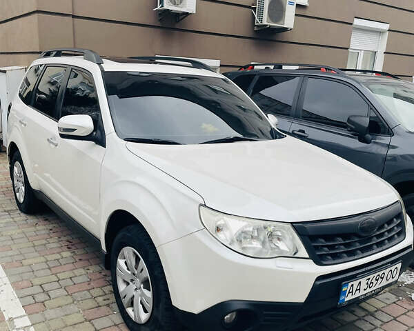 Белый Субару Форестер, объемом двигателя 2 л и пробегом 197 тыс. км за 9600 $, фото 6 на Automoto.ua