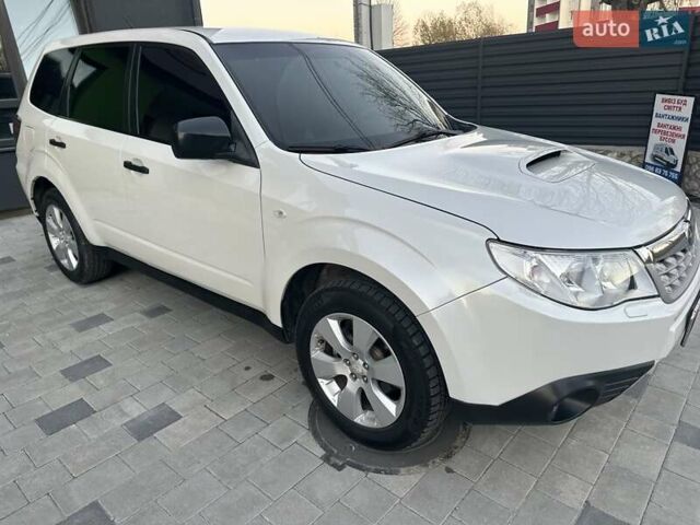 Белый Субару Форестер, объемом двигателя 2 л и пробегом 257 тыс. км за 8900 $, фото 1 на Automoto.ua