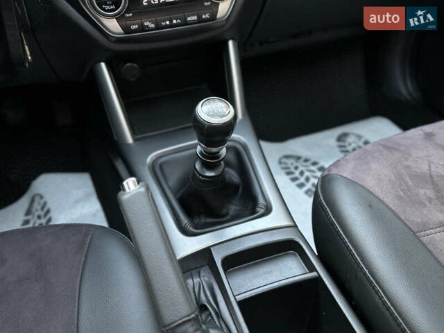 Білий Субару Forester, об'ємом двигуна 2 л та пробігом 203 тис. км за 10150 $, фото 35 на Automoto.ua