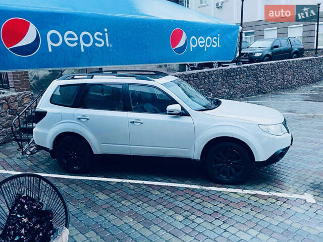 Белый Субару Форестер, объемом двигателя 2 л и пробегом 197 тыс. км за 9600 $, фото 3 на Automoto.ua