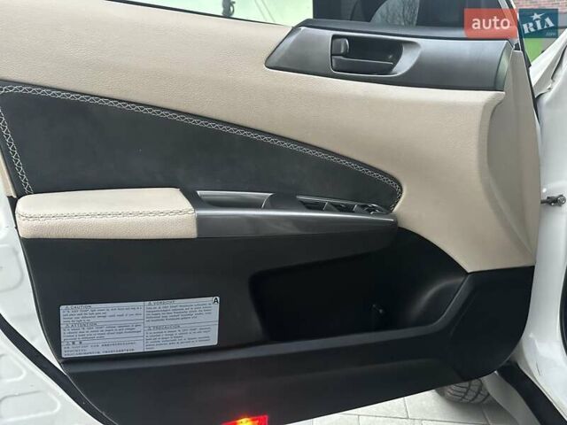 Белый Субару Форестер, объемом двигателя 2 л и пробегом 257 тыс. км за 8900 $, фото 9 на Automoto.ua