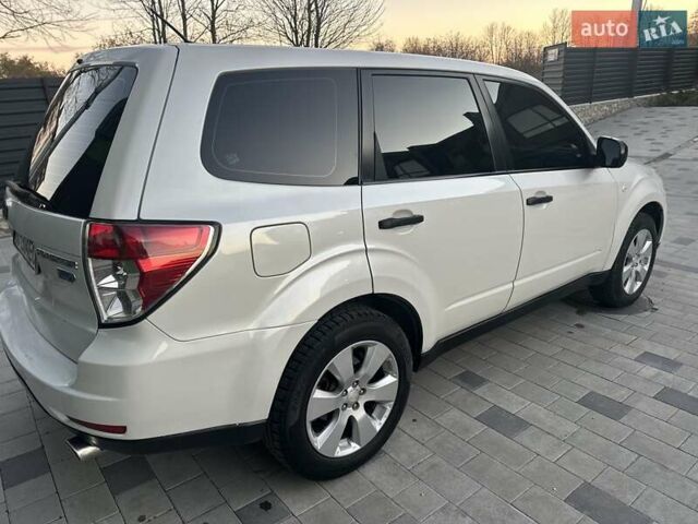 Белый Субару Форестер, объемом двигателя 2 л и пробегом 257 тыс. км за 8900 $, фото 2 на Automoto.ua