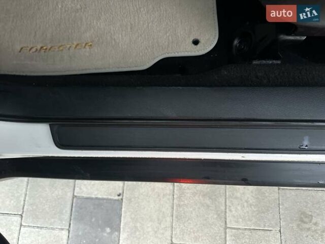 Белый Субару Форестер, объемом двигателя 2 л и пробегом 257 тыс. км за 8900 $, фото 11 на Automoto.ua