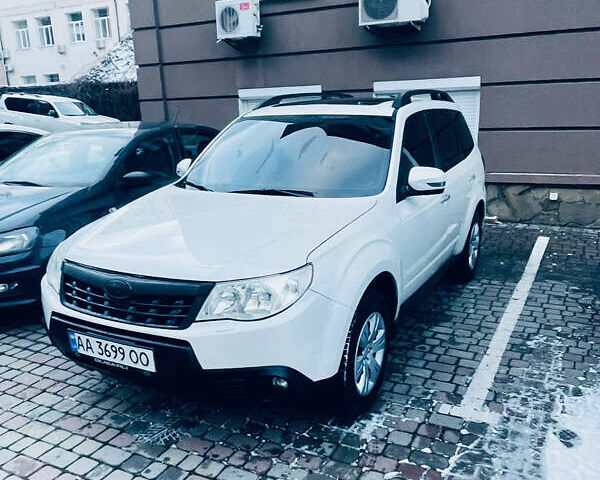 Белый Субару Форестер, объемом двигателя 2 л и пробегом 197 тыс. км за 9600 $, фото 4 на Automoto.ua