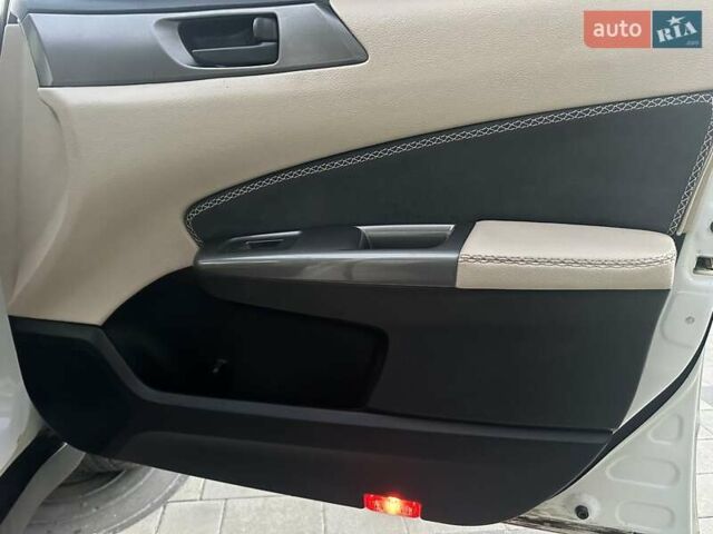 Белый Субару Форестер, объемом двигателя 2 л и пробегом 257 тыс. км за 8900 $, фото 26 на Automoto.ua